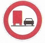 B 22a - Zákaz předjíždění pro nákladní automobily